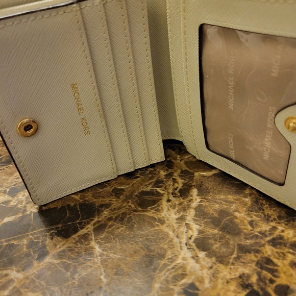 Michael Kors Women's Wallet - Picture 11 of 15